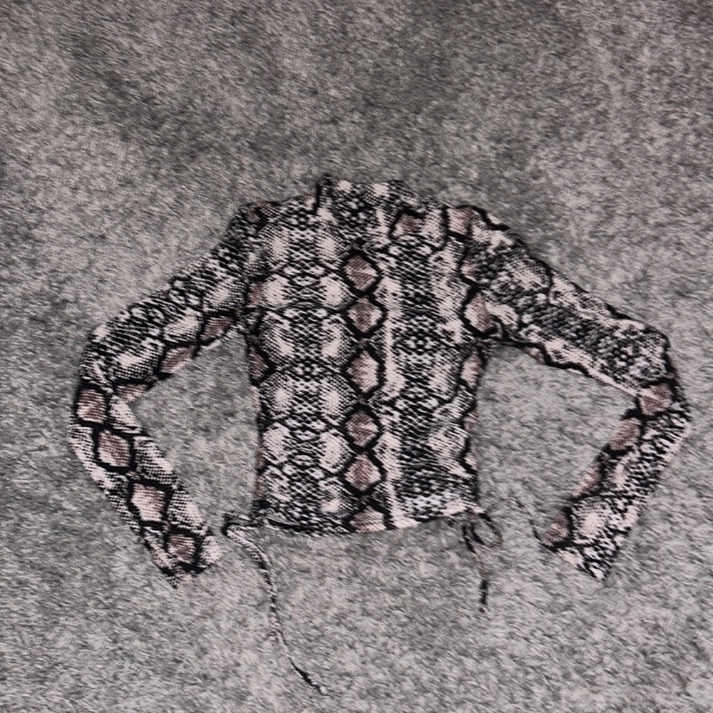 Forever 21 Snakeskin Mock Neck Top Size Small